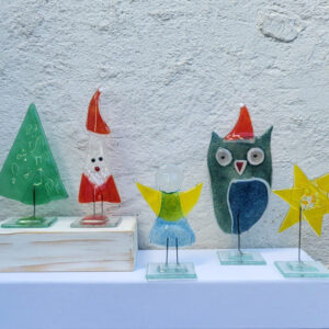 weihnachtliche Dekoration aus Glas mit der Fusingtechnik aus aussortierten Glasscheiben upgecycelt