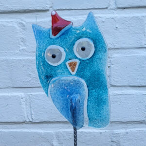 Eule aus Glas mit der Fusingtechnik aus aussortierten Glasscheiben upgecycelt