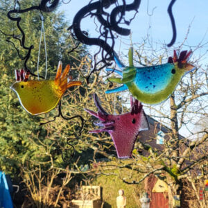 Huhn aus Glas mit der Fusingtechnik aus aussortierten Glasscheiben upgecycelt