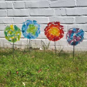 Kreis aus Glas mit der Fusingtechnik aus aussortierten Glasscheiben upgecycelt