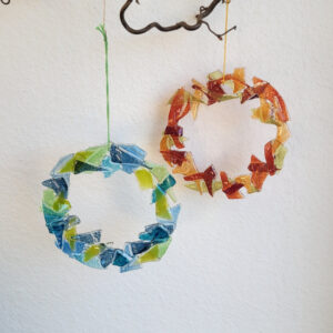 Kranz aus Glas mit der Fusingtechnik aus aussortierten Glasscheiben upgecycelt