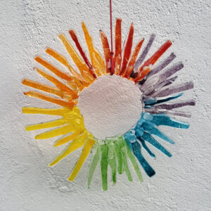 Kranz aus Glas mit der Fusingtechnik aus aussortierten Glasscheiben upgecycelt