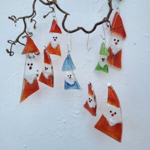 Wichtel aus Glas mit der Fusingtechnik aus aussortierten Glasscheiben upgecycelt